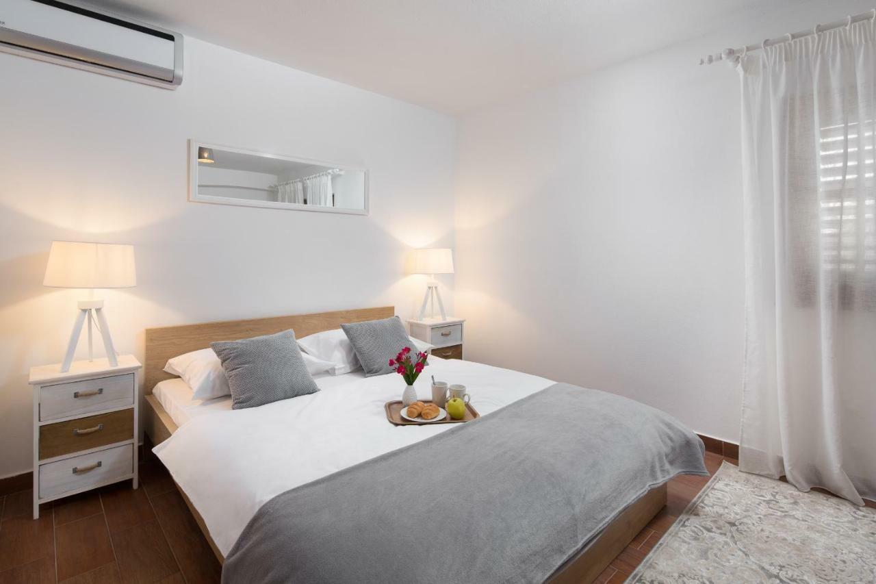 Apartments Bonaparte Porec Exterior photo